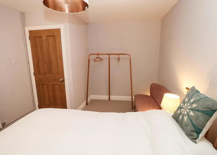 Flat 1, Belmont