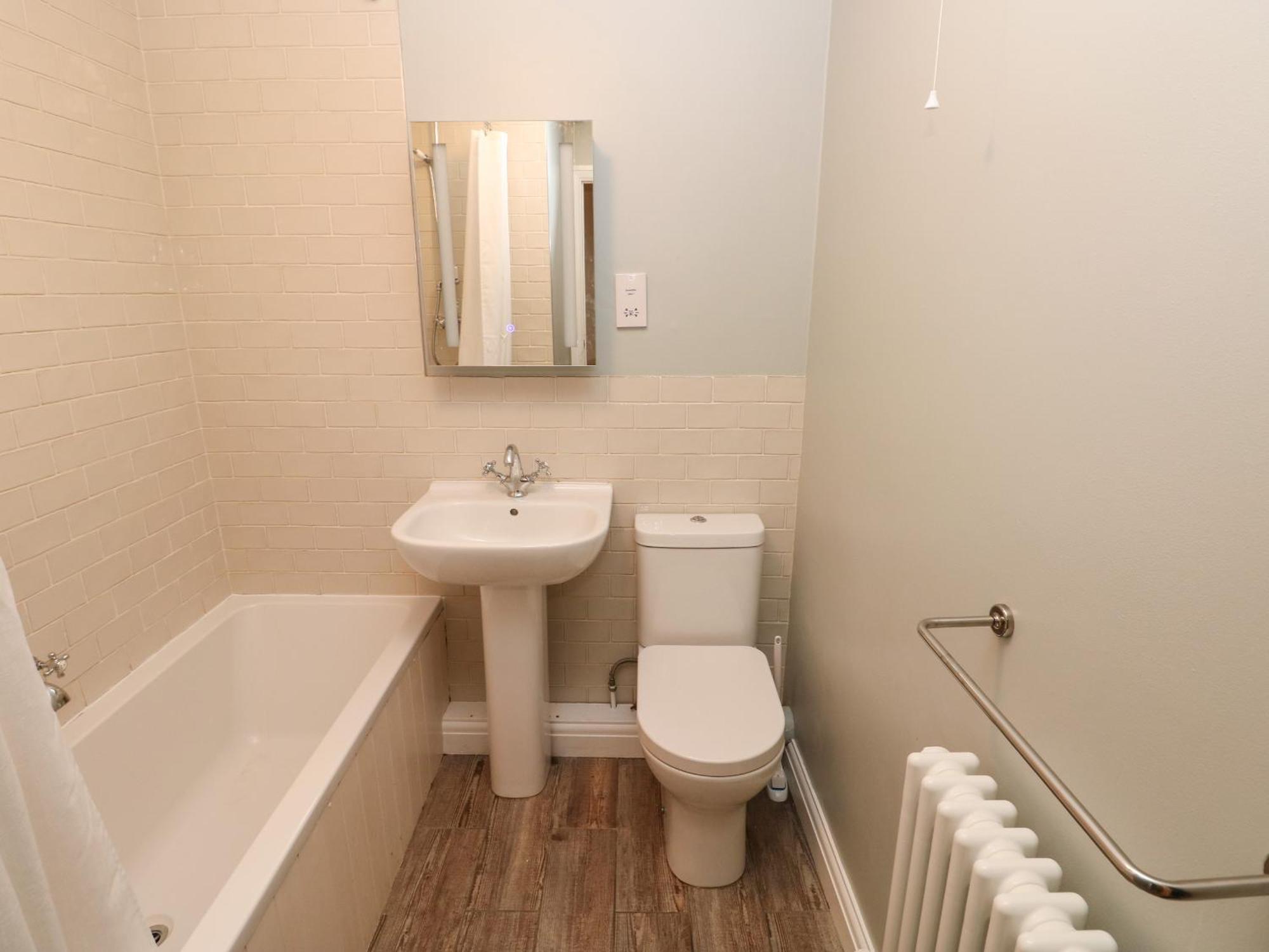 Apartment Flat 1, Belmont *
